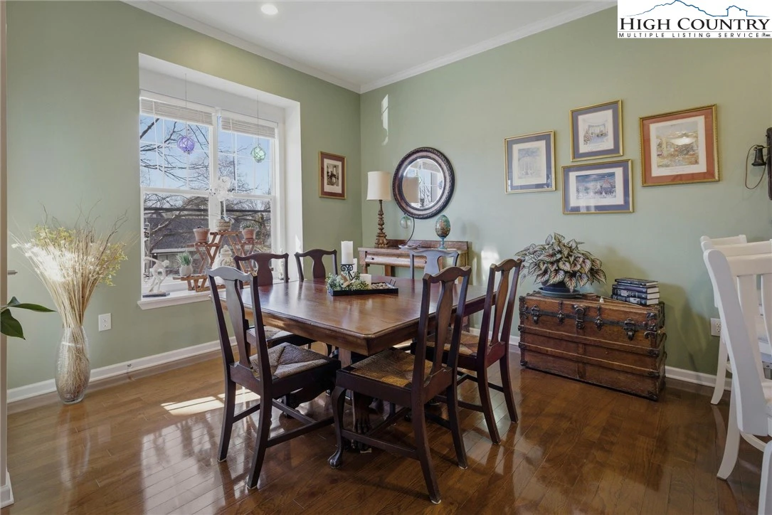 Image number 2 for the current listing