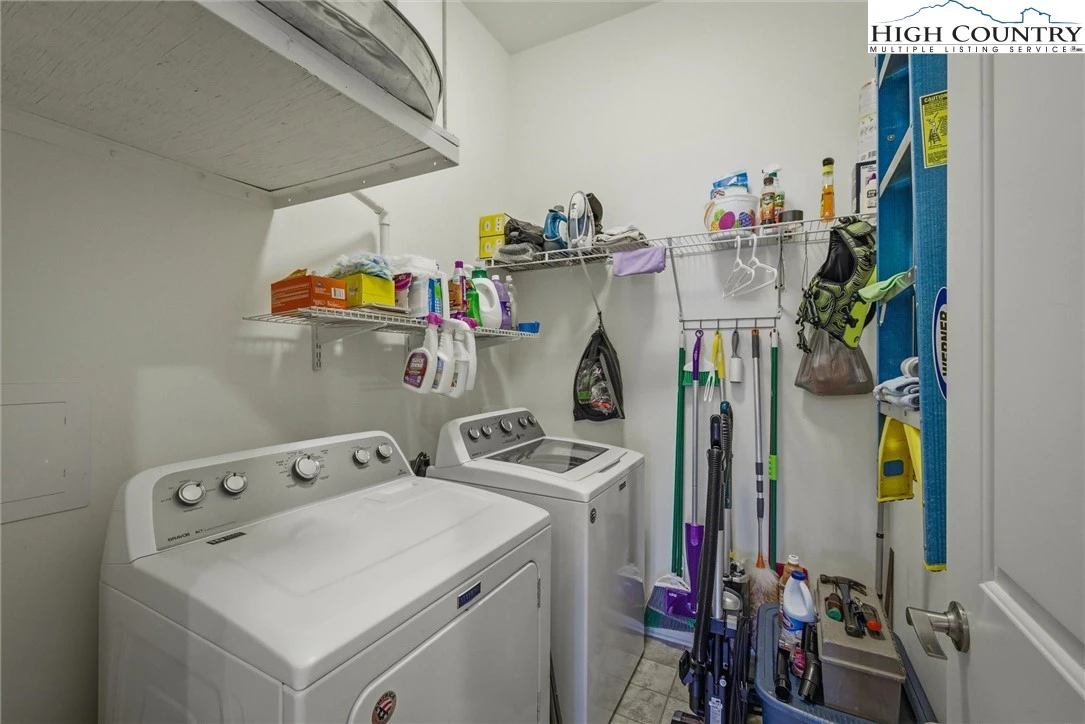 Image number 3 for the current listing