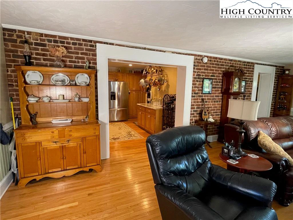 Image number 12 for the current listing