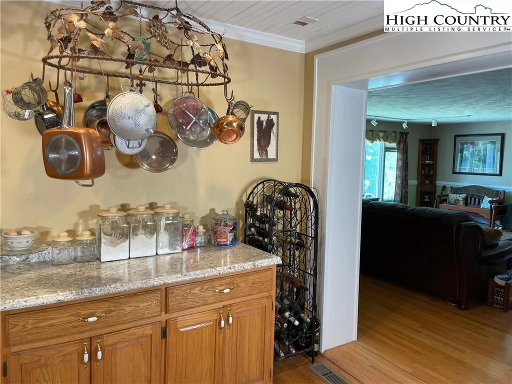 Image number 3 for the current listing