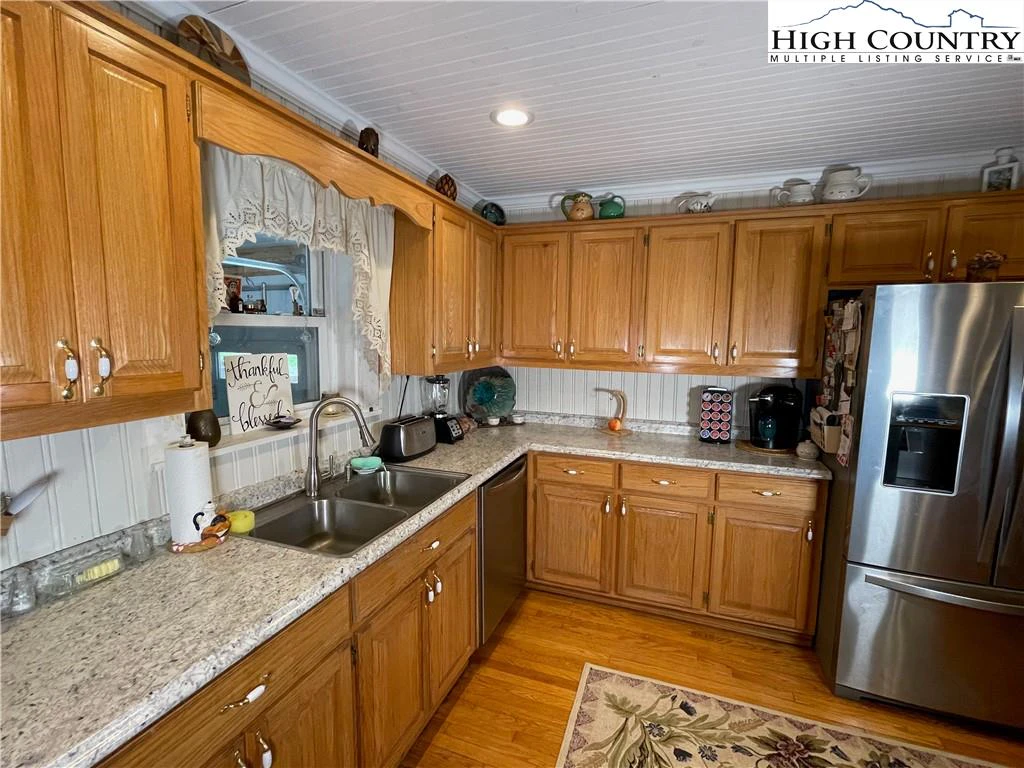 Image number 4 for the current listing