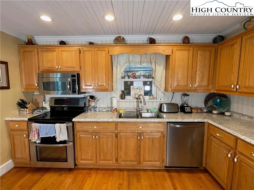 Image number 5 for the current listing