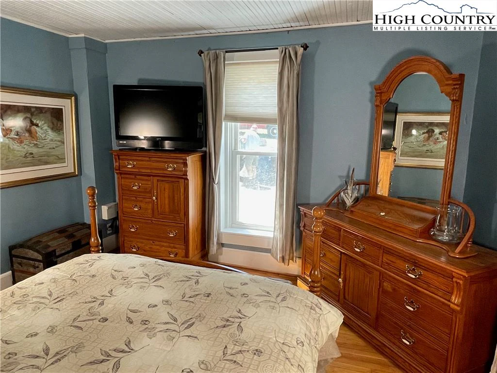 Image number 7 for the current listing