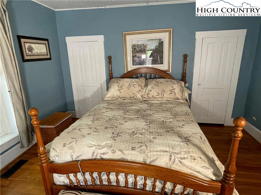 Image number 8 for the current listing