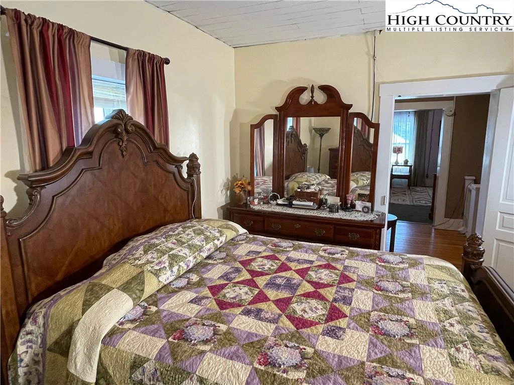 Image number 11 for the current listing