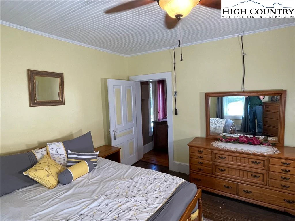 Image number 14 for the current listing