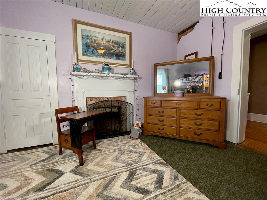 Image number 16 for the current listing