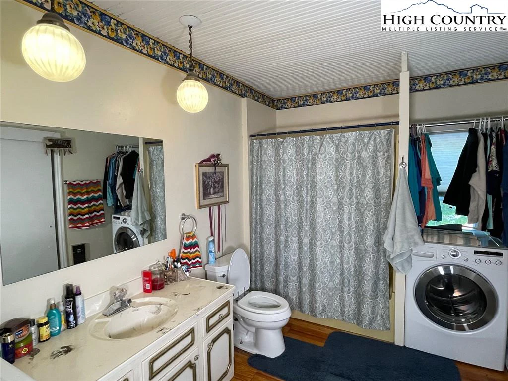 Image number 17 for the current listing