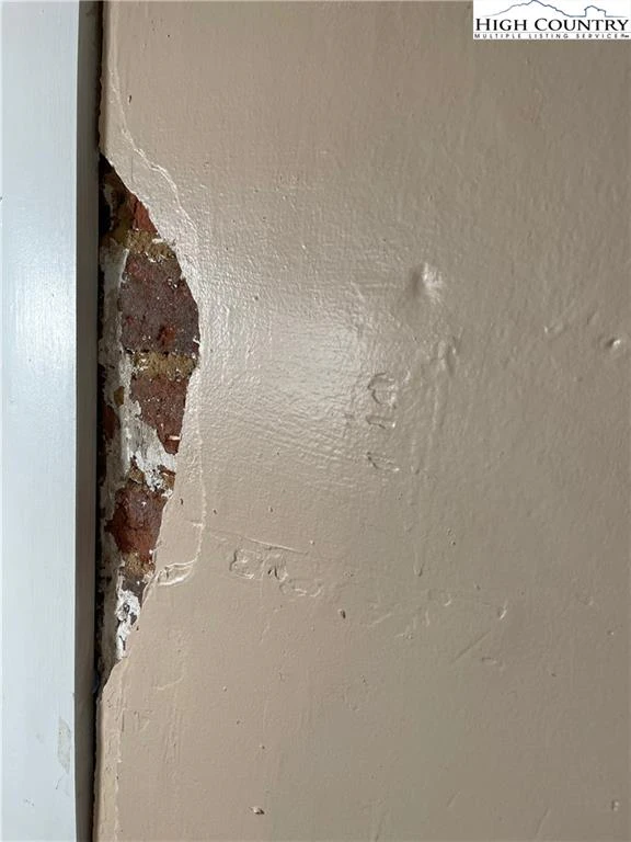 Image number 21 for the current listing