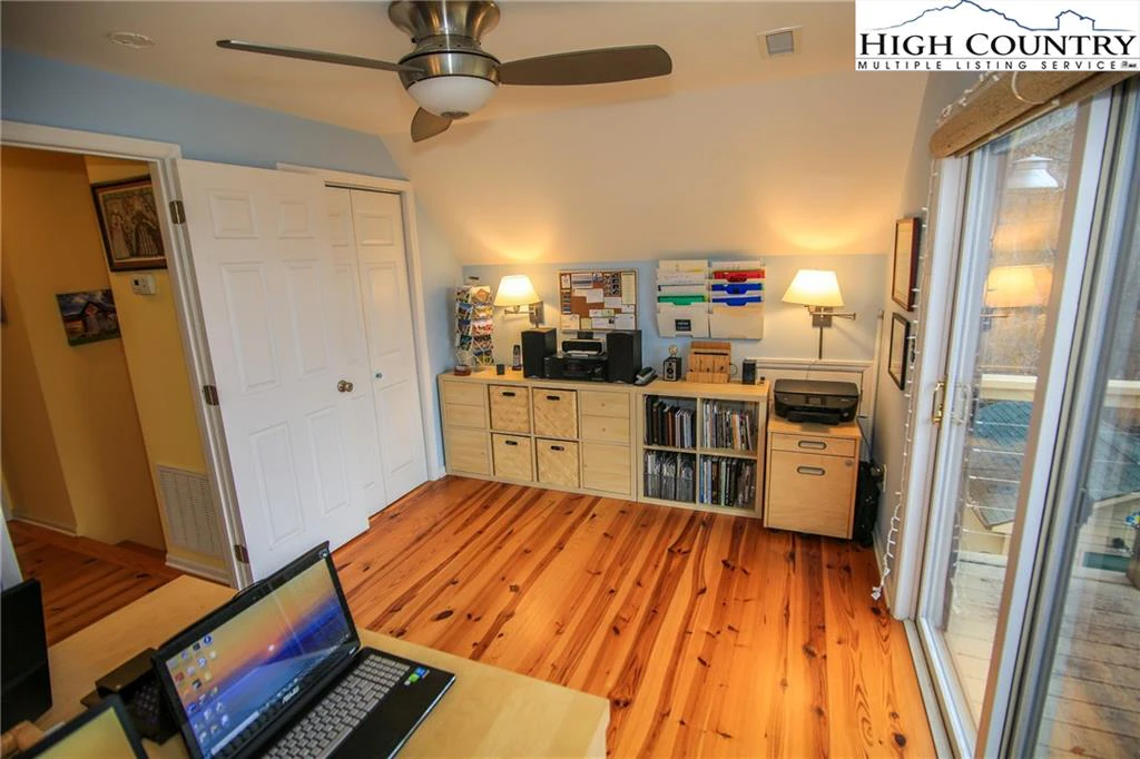 Image number 12 for the current listing