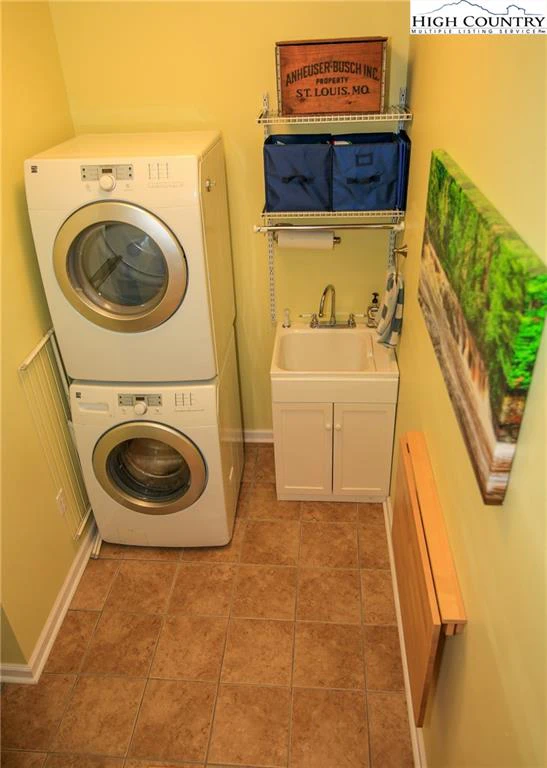 Image number 3 for the current listing