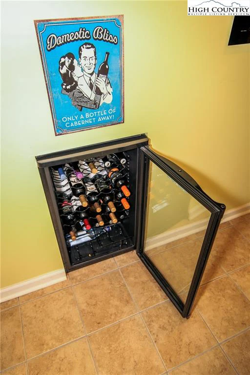 Image number 4 for the current listing