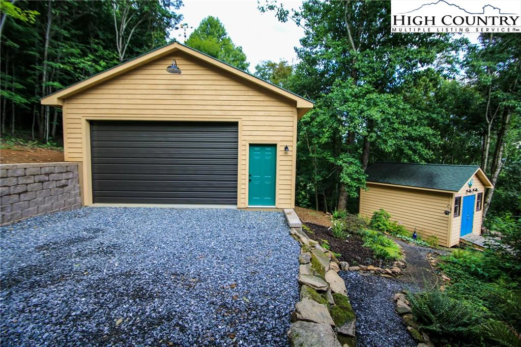 Image number 7 for the current listing