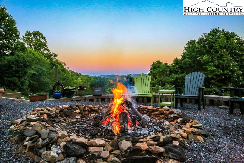 Image number 2 for the current listing