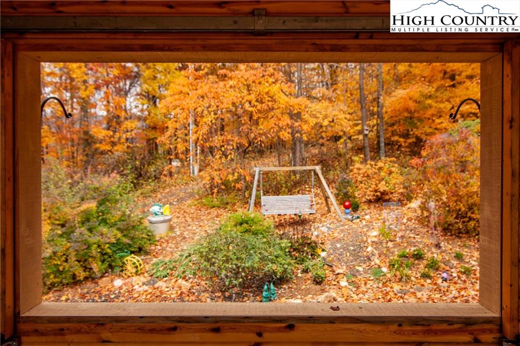 Image number 15 for the current listing