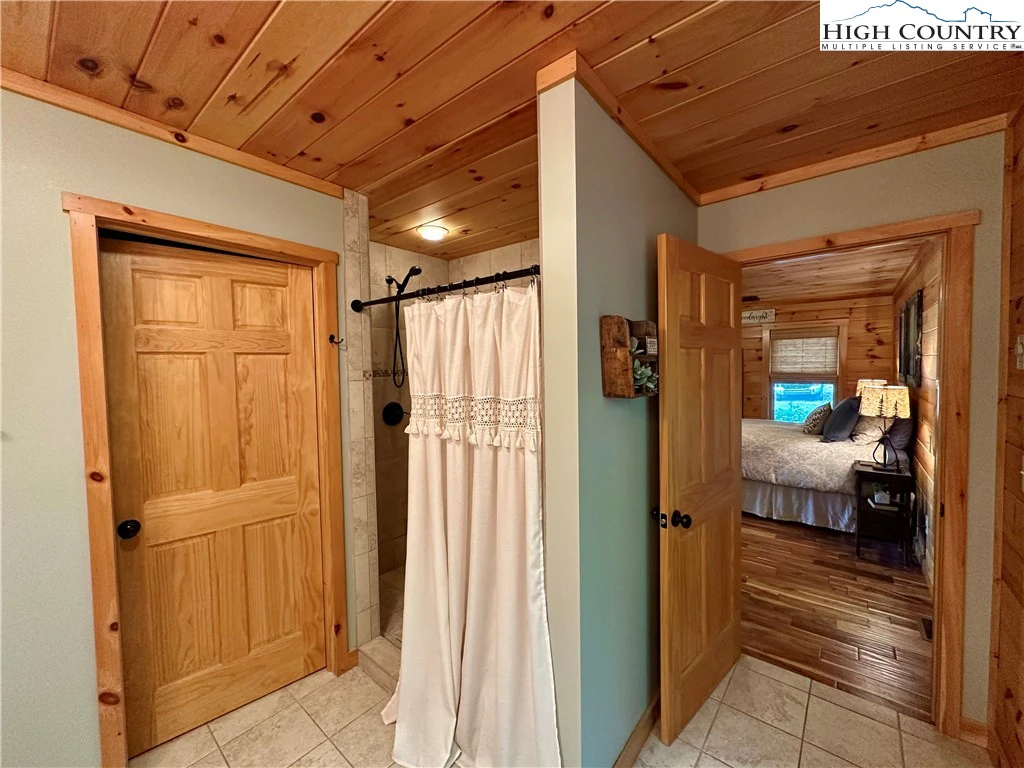 Image number 3 for the current listing