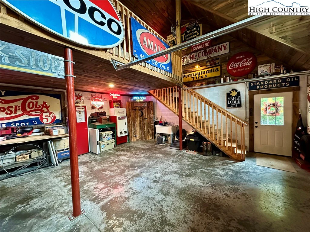 Image number 12 for the current listing