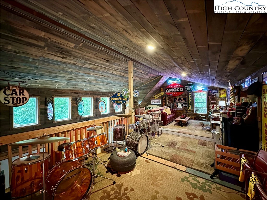 Image number 2 for the current listing