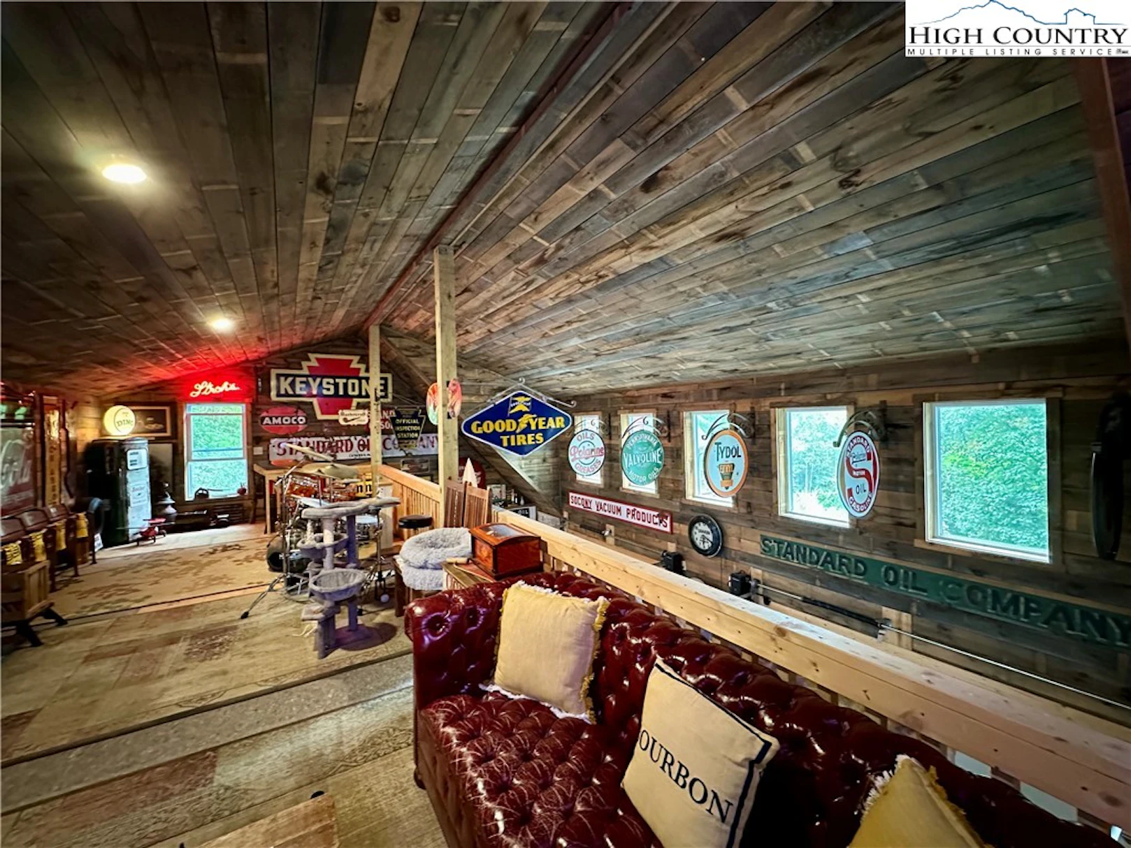 Image number 15 for the current listing