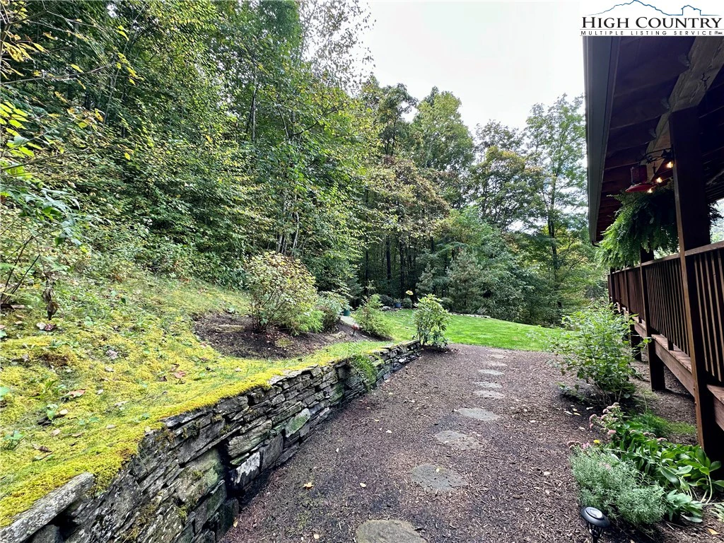 Image number 17 for the current listing