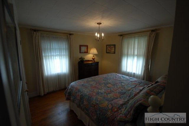 Image number 3 for the current listing