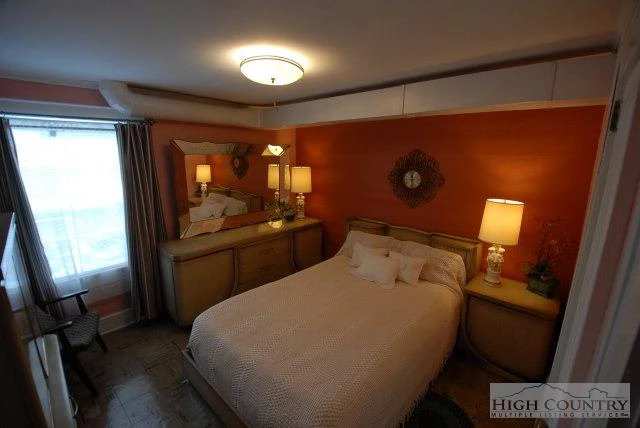 Image number 4 for the current listing