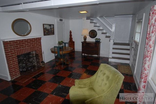 Image number 7 for the current listing