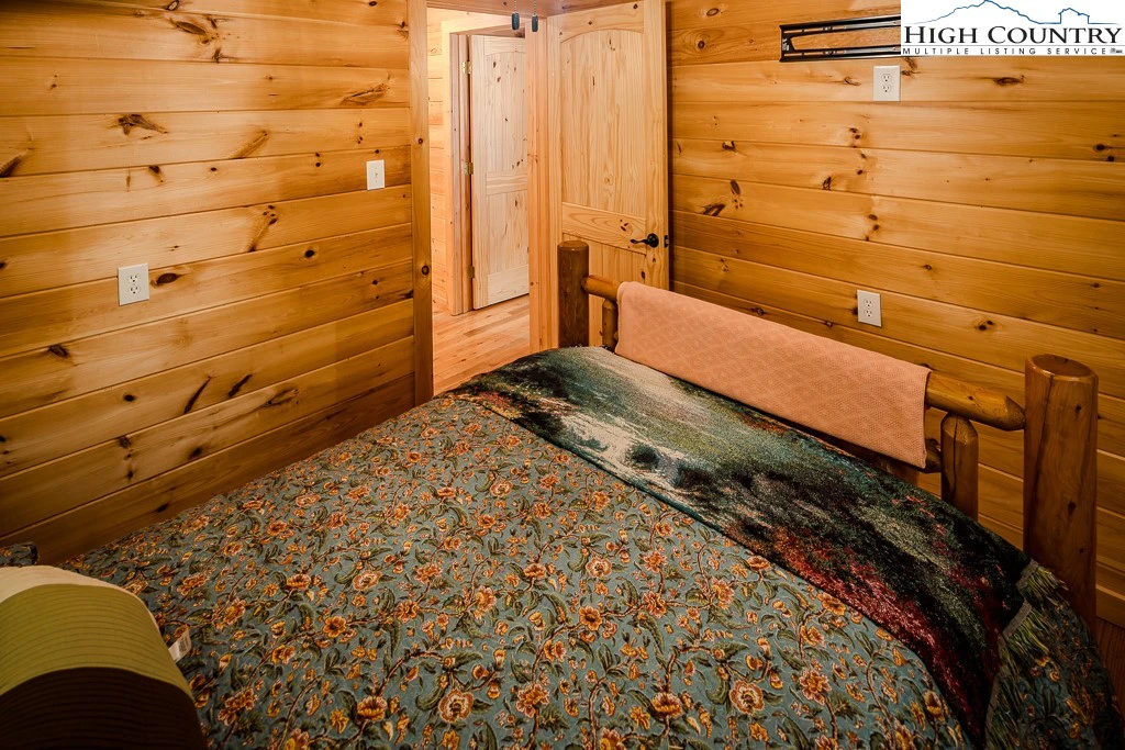 Image number 5 for the current listing