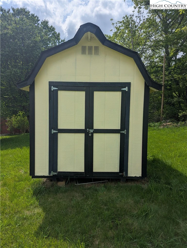 Image number 17 for the current listing