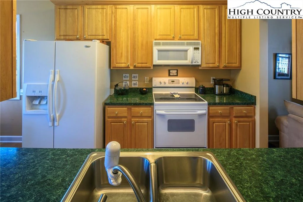 Image number 11 for the current listing