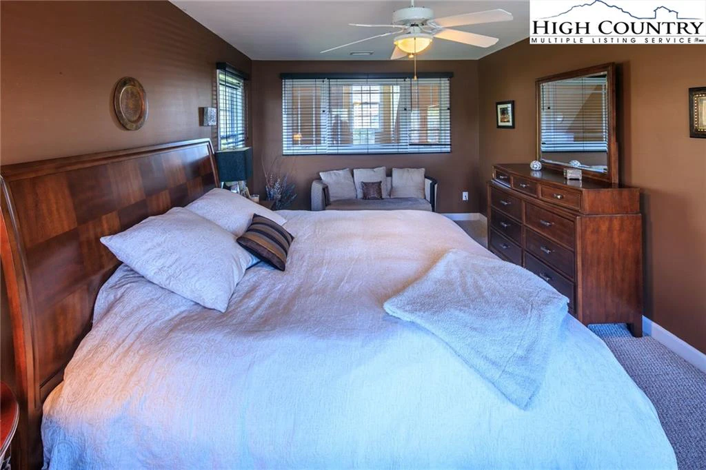 Image number 5 for the current listing
