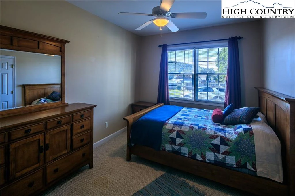 Image number 8 for the current listing