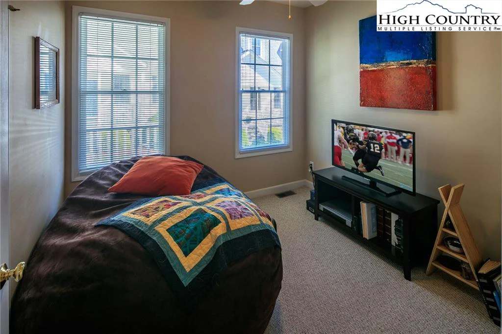 Image number 9 for the current listing