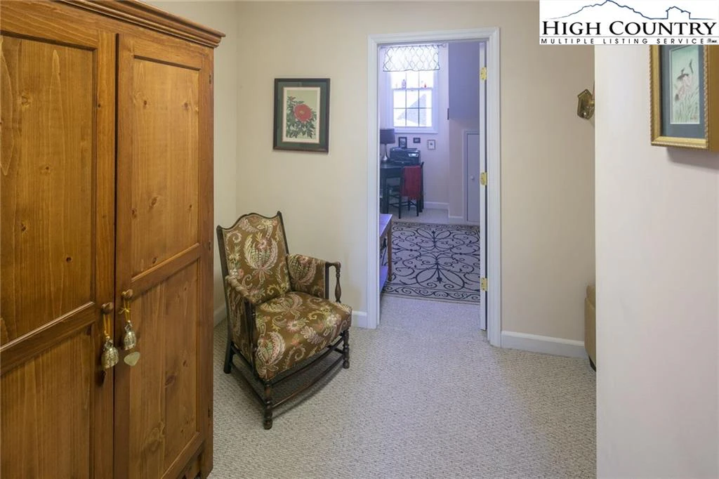 Image number 14 for the current listing