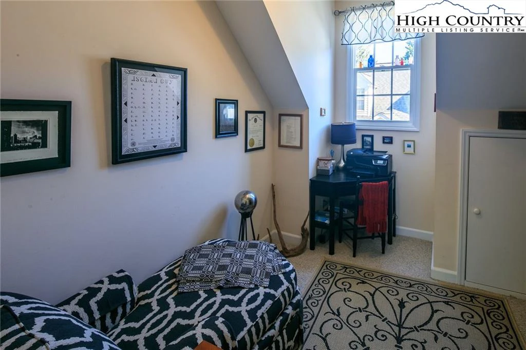 Image number 16 for the current listing