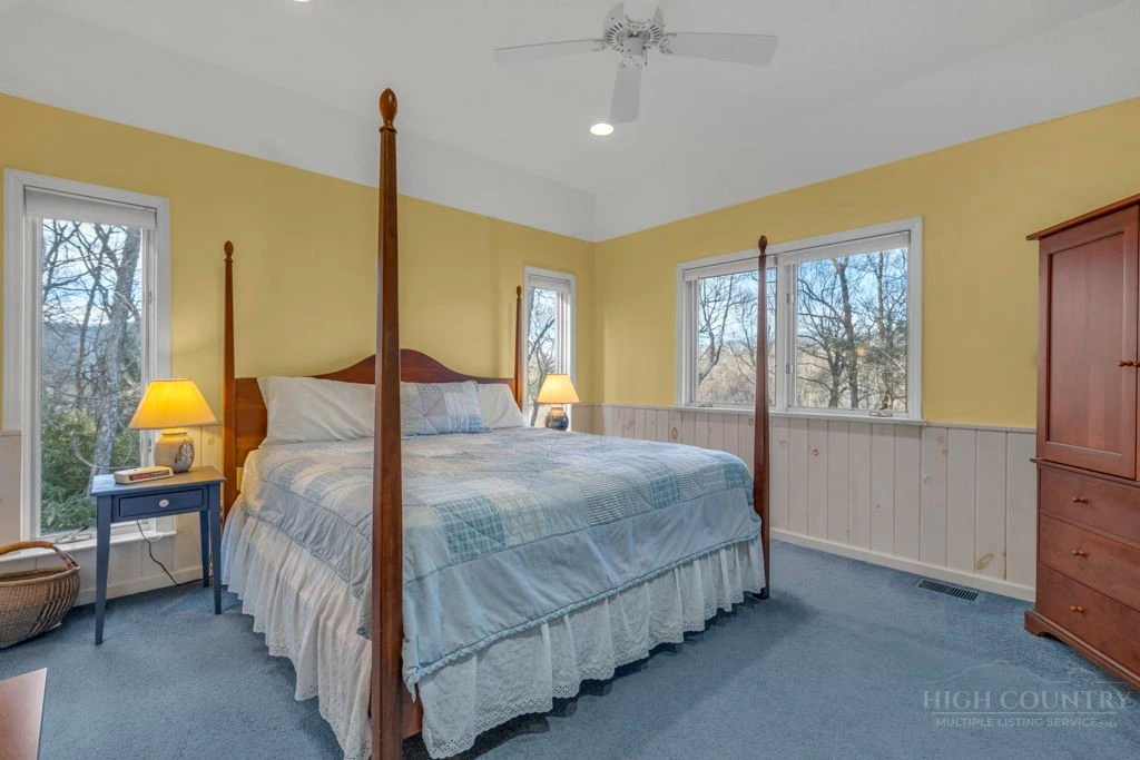 Image number 15 for the current listing