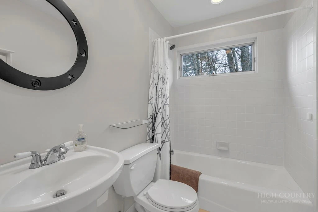 Image number 10 for the current listing