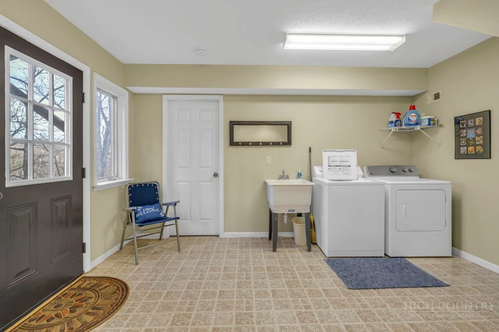 Image number 6 for the current listing
