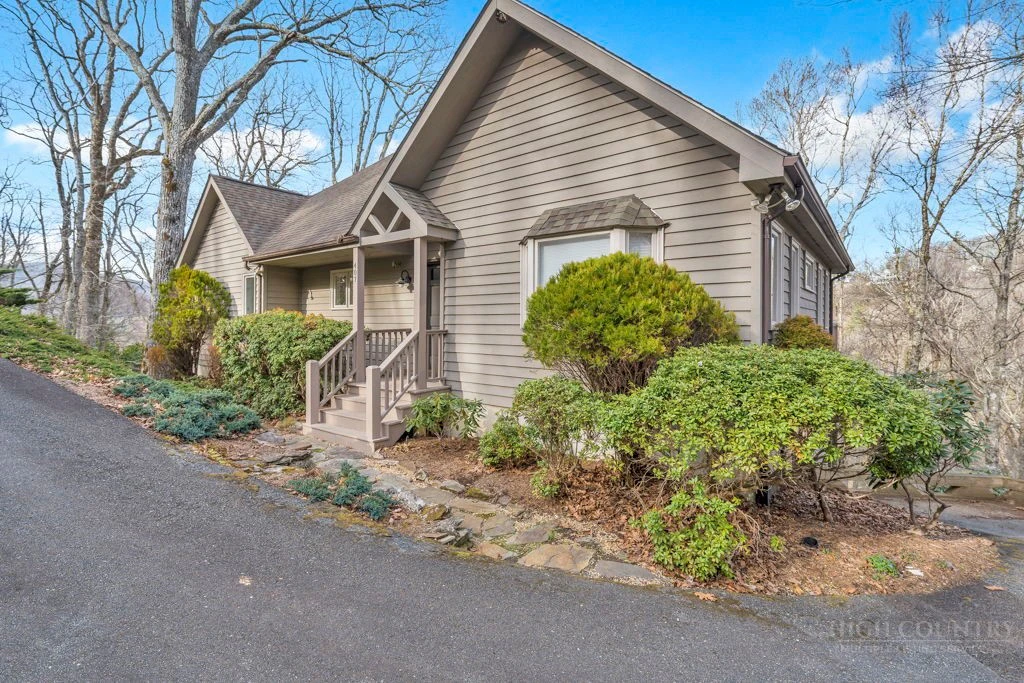 Image number 1 for the current listing