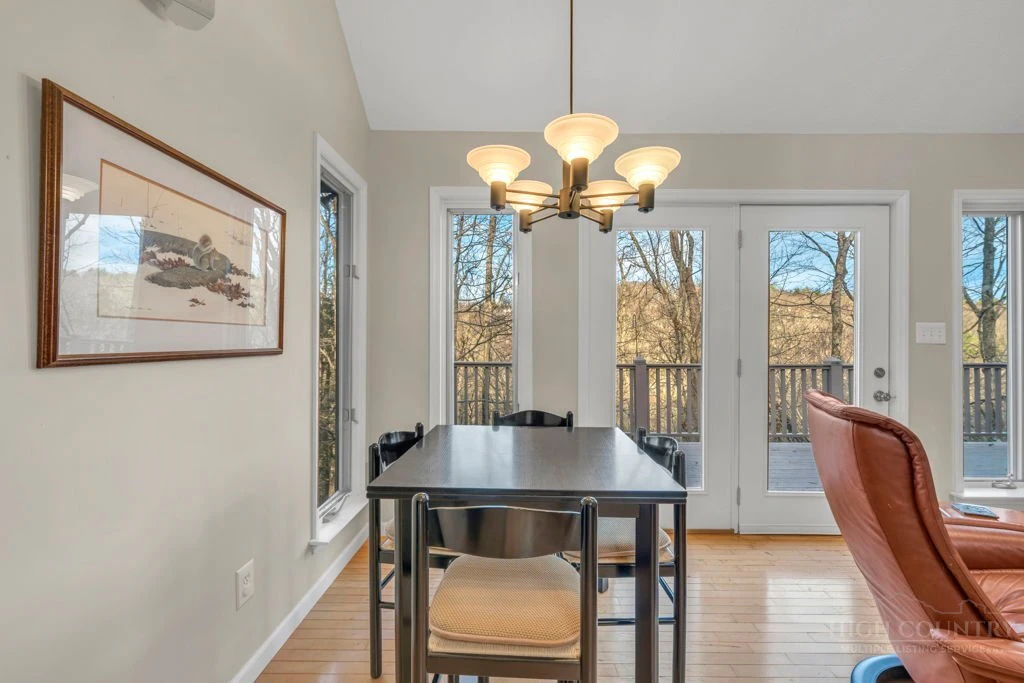Image number 19 for the current listing