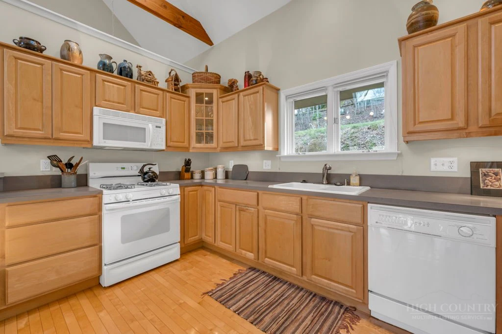 Image number 2 for the current listing