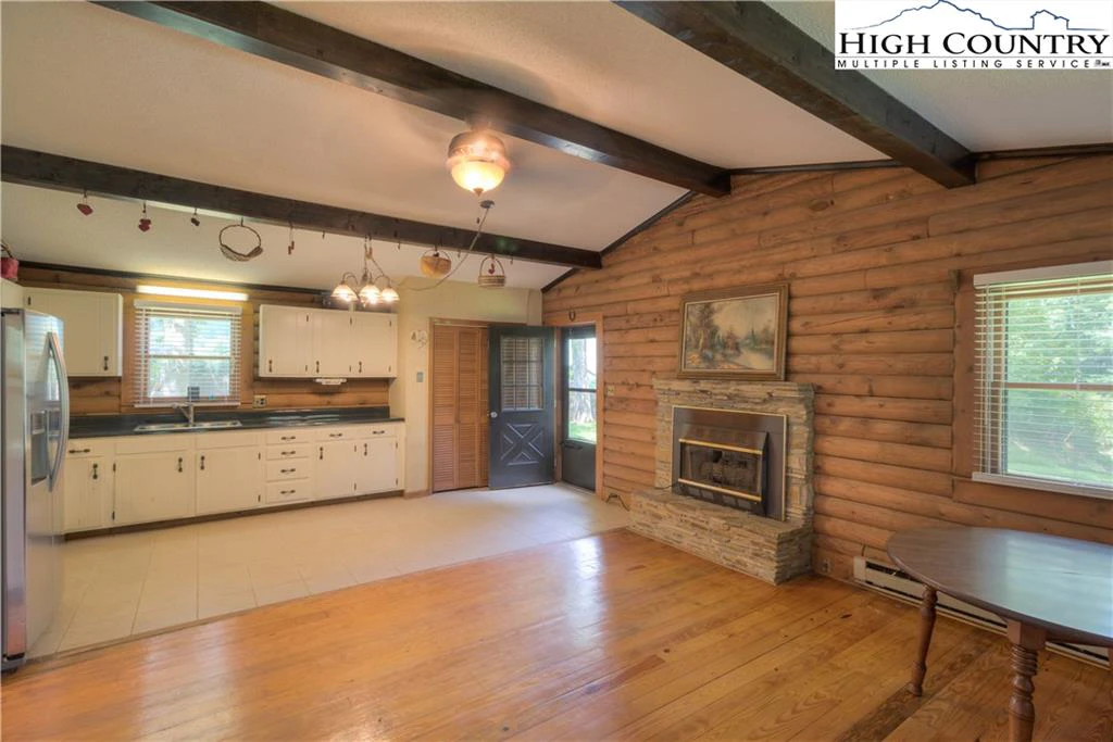 Image number 28 for the current listing