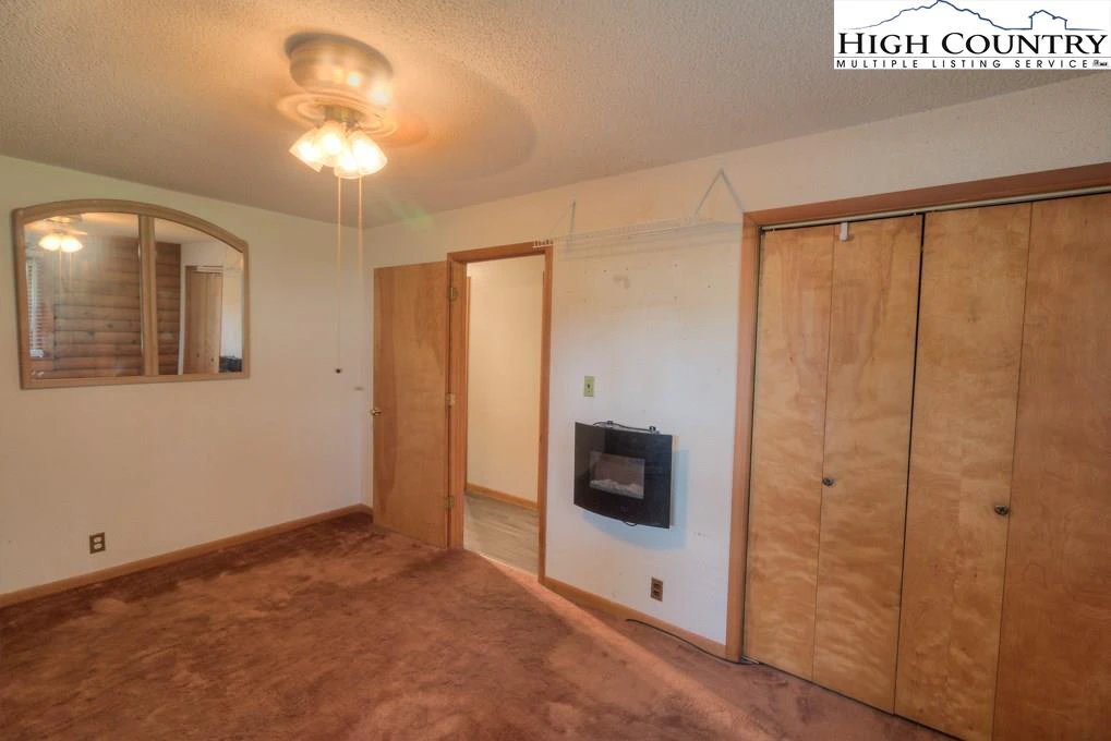 Image number 21 for the current listing