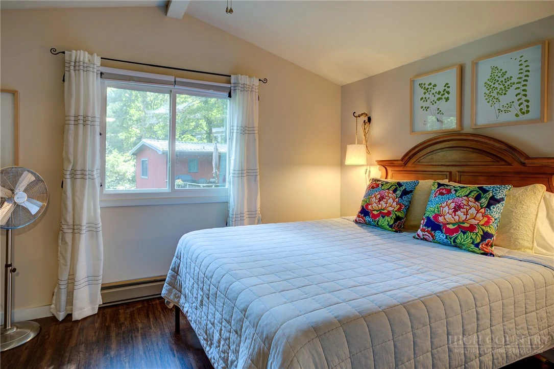 Image number 5 for the current listing