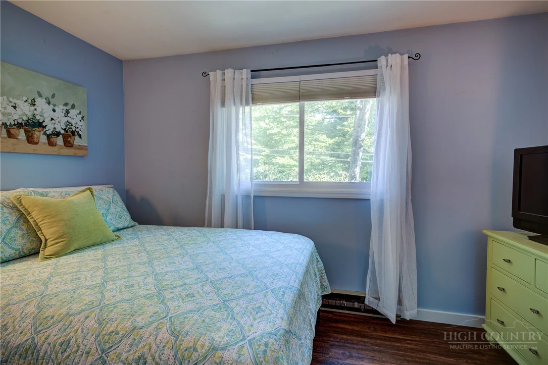 Image number 6 for the current listing