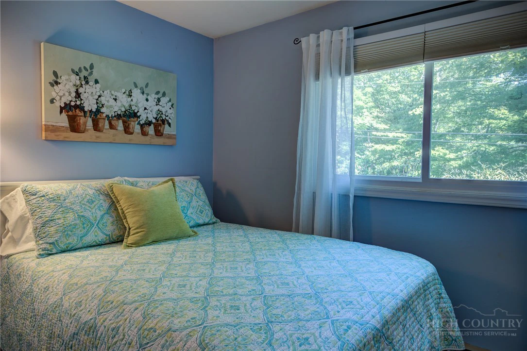 Image number 7 for the current listing