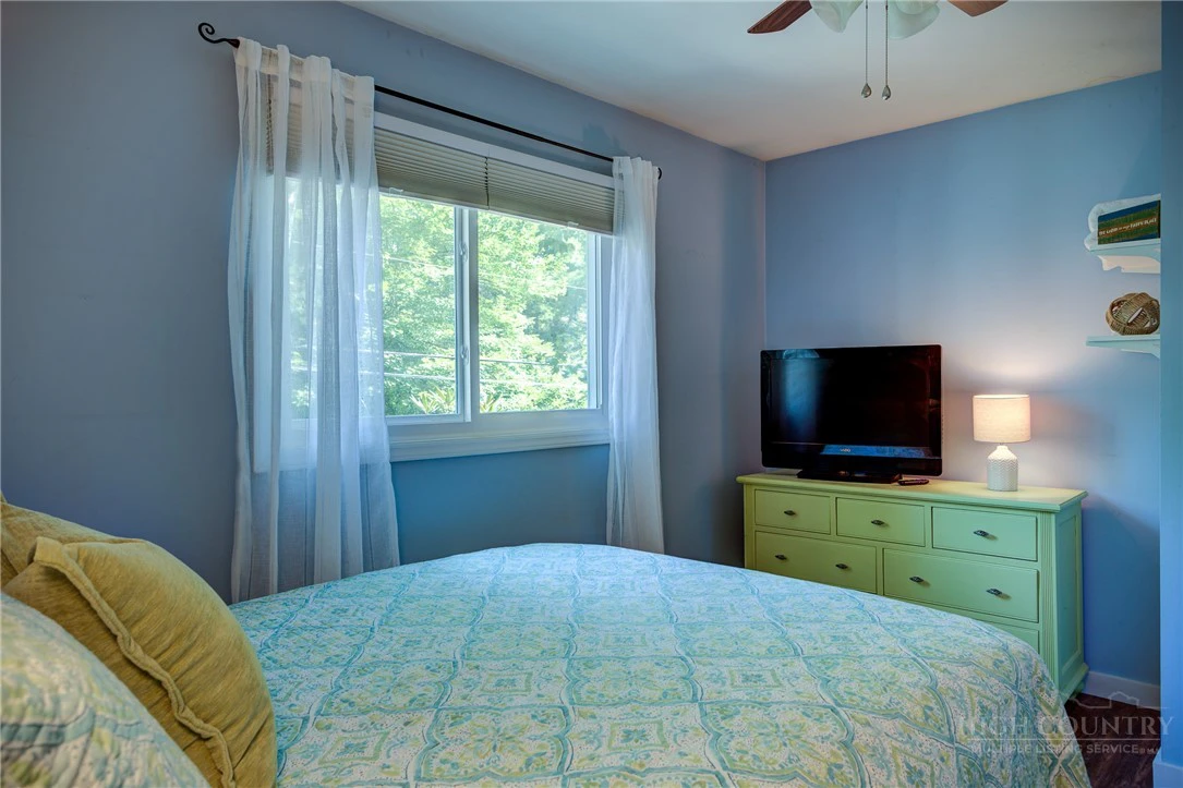 Image number 8 for the current listing