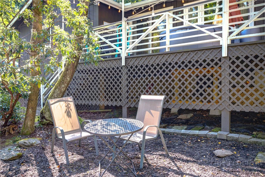 Image number 2 for the current listing