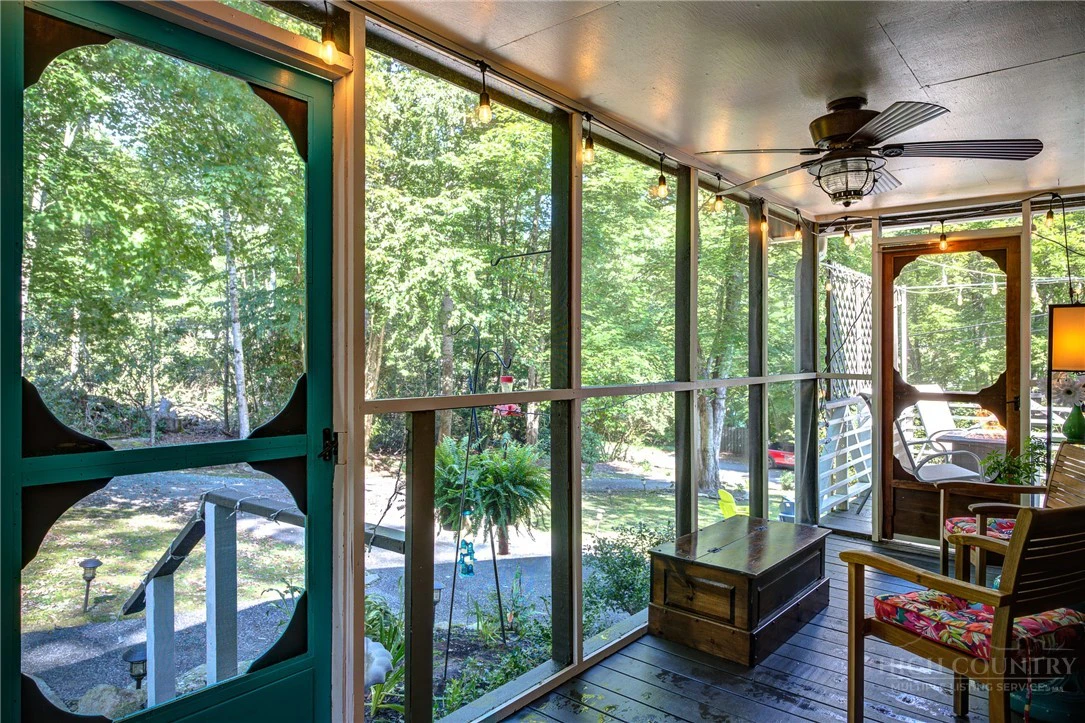 Image number 15 for the current listing
