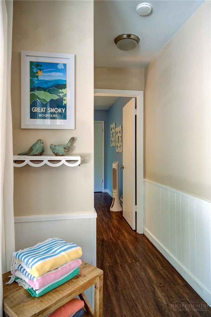 Image number 11 for the current listing